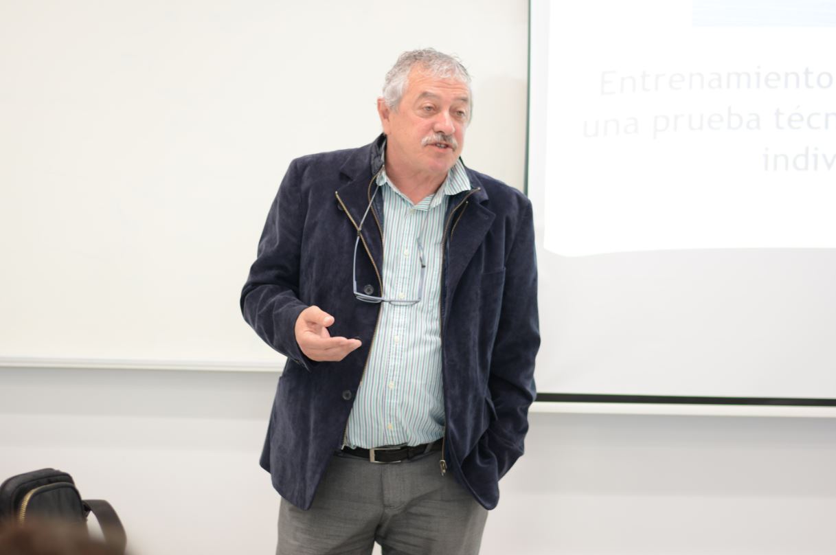 Ramón Torralbo durante la charla en la Universidad Europea del Atlántico