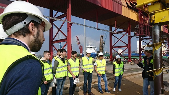 Estudiantes de los grados en ADE e IOI visitaron las dependencias de la Autoridad Portuaria de Santander