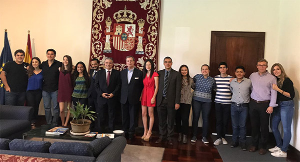 La Embajada de España en Guatemala despide a un grupo de estudiantes que comienza su carrera en UNEATLANTICO
