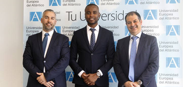 El alumno mozambiqueño Edgar Nhanale visita el campus de UNEATLANTICO