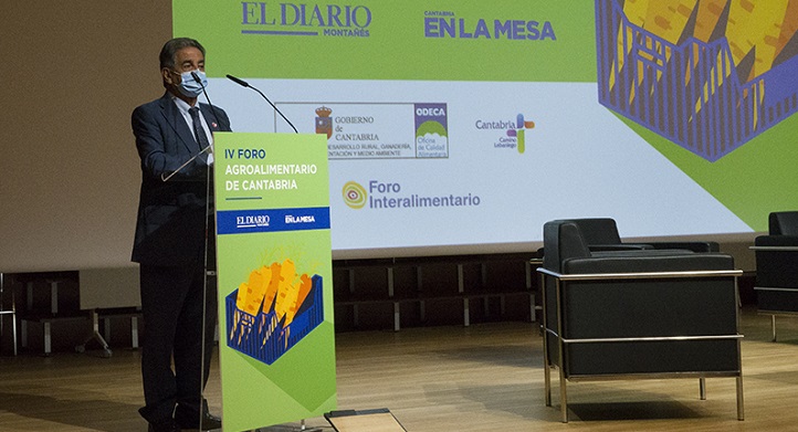El presidente Miguel Ángel Revilla abrió el IV Foro Agroalimentario, organizado por El Diario Montañés y celebrado en UNEATLANTICO