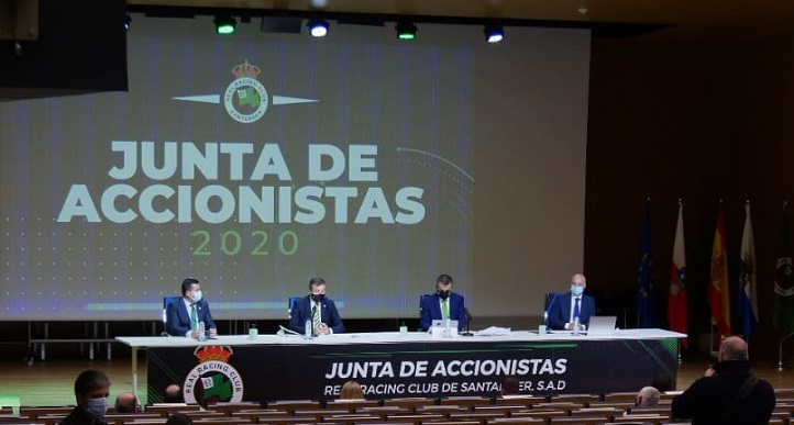 El Real Racing Club celebró la Junta General de Accionistas en el salón de actos de UNEATLANTICO y después ganó su partido
