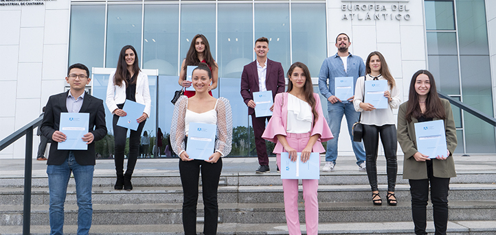 UNEATLANTICO hace entrega de los diplomas a los mejores expedientes académicos de la cuarta promoción de egresados