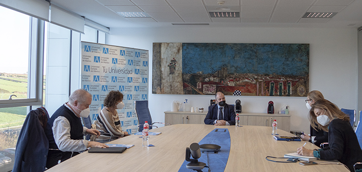 La directora provincial del Servicio Público de Empleo Estatal y el director del Observatorio Ocupacional de Cantabria visitan UNEATLANTICO
