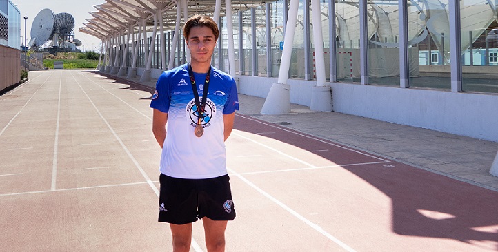 El atleta y estudiante de UNEATLANTICO Pablo Otero, obtuvo una medalla de bronce en los Campeonatos de España Universitarios