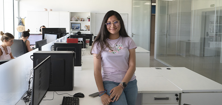 Gabriela Quintal, estudiante del grado en Periodismo, habla sobre su experiencia en el Departamento de Comunicación de UNEATLANTICO