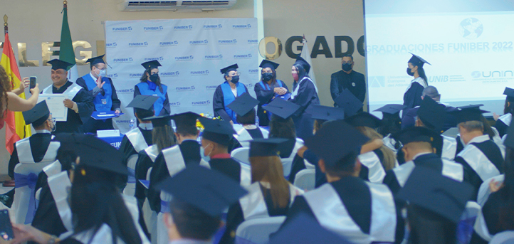 Ceremonia de graduación de estudiantes hondureños becados por FUNIBER tras finalizar diferentes maestrías en UNEATLANTICO