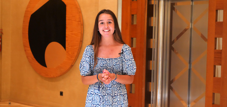 La estudiante del grado en Periodismo, Carolina Movellán, habla sobre su experiencia realizando prácticas en la Fundación Botín