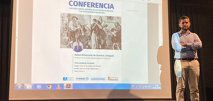 Rafael Maldonado de Guevara, profesor de UNEATLANTICO, imparte una conferencia en la Feria Medieval de Novés en Toledo