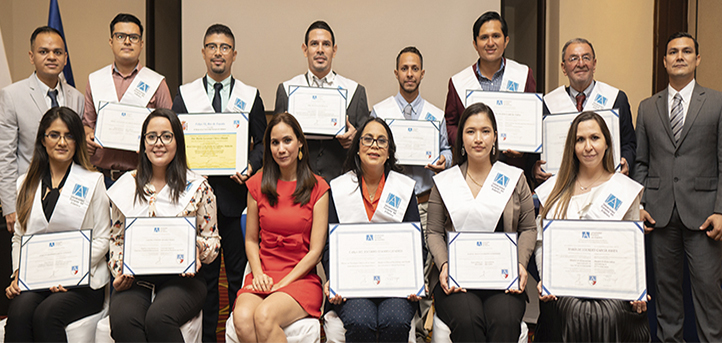Estudiantes de Nicaragua reciben sus títulos tras finalizar con éxito sus estudios de posgrado en UNEATLANTICO