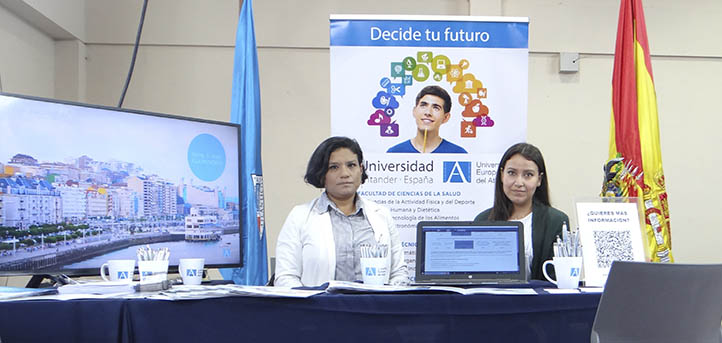 UNEATLANTICO participa en dos ferias universitarias celebradas en Bolivia con el fin de promover su programa de becas