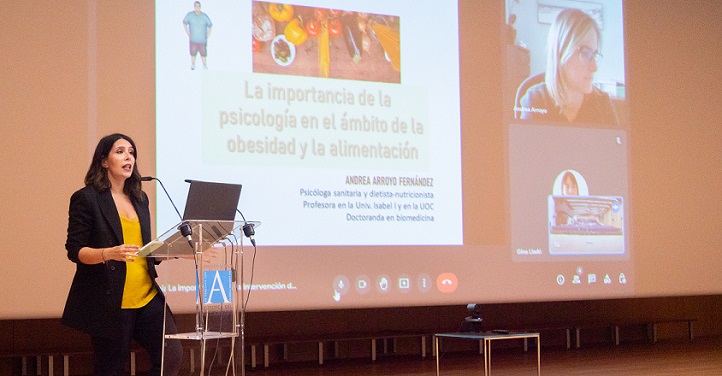 La psicóloga y nutricionista Andrea Arroyo disertó sobre la importancia de la intervención psicológica en el tratamiento de la obesidad