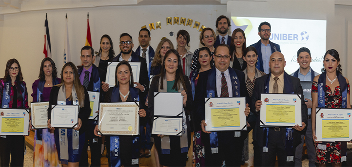 Un grupo de estudiantes de Costa Rica reciben sus títulos tras finalizar diferentes maestrías y especializaciones en UNEATLANTICO