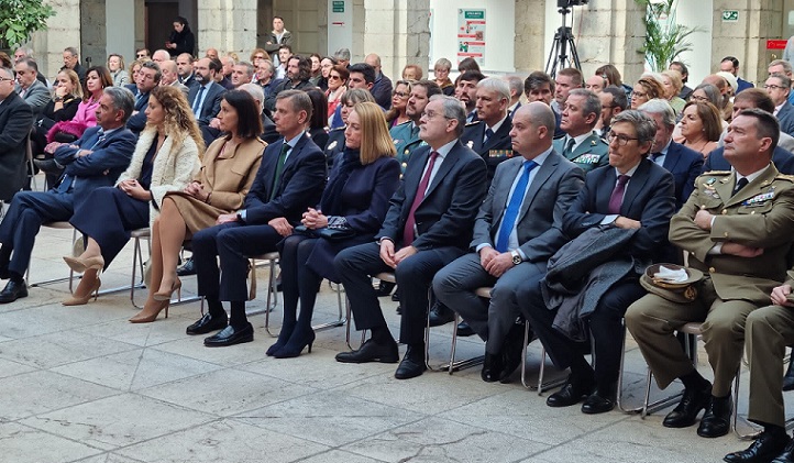 El rector, Rubén Calderón, representó a UNEATLANTICO en el aniversario de la Constitución, celebrado en el Parlamento de Cantabria