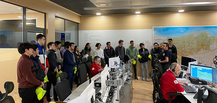 Un grupo de alumnos del grado en Ingeniería Informática de UNEATLANTICO visitan la sede del 112 de Cantabria