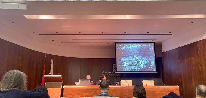 El docente de UNEATLANTICO, Aser Falagán, imparte una conferencia sobre el Racing durante la Guerra Civil con motivo del 110 aniversario del club