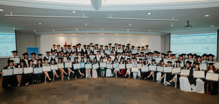 UNEATLANTICO Ecuador celebra junto a alumnos egresados en una ceremonia de entrega de diplomas