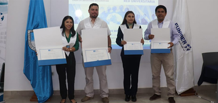 Realizada la entrega de títulos de alumnos bolivianos tras finalizar con éxito diferentes maestrías en UNEATLANTICO