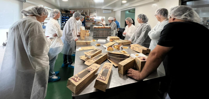 Estudiantes de CTA e IIAA de UNEATLANTICO realizan prácticas de procesado de alimentos y visitan las empresas Momper y El Andral