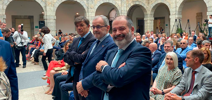 El rector de UNEATLANTICO, Rubén Calderón, asiste a la toma de posesión de la nueva presidencia de Cantabria