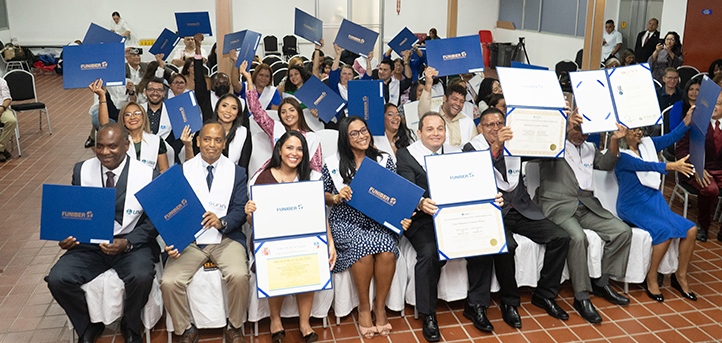 UNEATLANTICO festeja junto a sus becados una entrega de títulos universitarios en Panamá