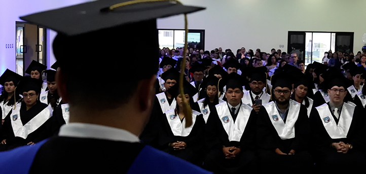 UNEATLANTICO lleva a cabo la entrega de títulos universitarios a profesionales becados por FUNIBER en Honduras