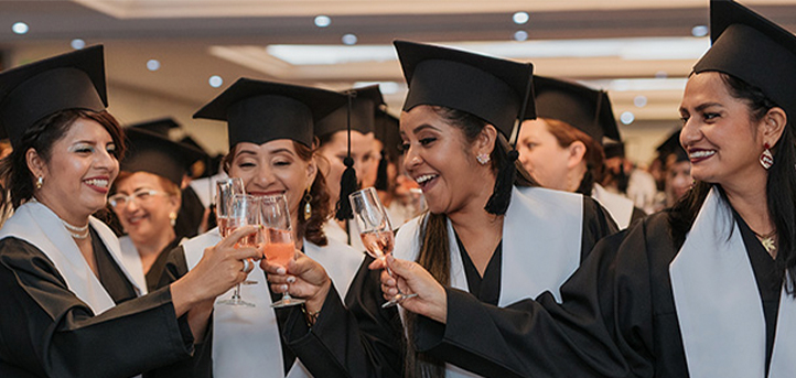 UNEATLANTICO y FUNIBER celebran con éxito una entrega de títulos universitarios en Ecuador