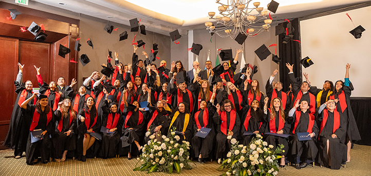 UNEATLANTICO brinda por el éxito obtenido en una ceremonia de graduación para estudiantes mexicanos