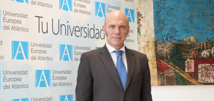 El docente de UNEATLANTICO, F. Álvaro Durántez Prados, entrevistado por la RTPA en la previa del II Foro Iberoamericano y de la Iberofonía