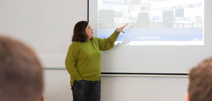 María Eugenia García Robles, delegada de la Agencia EFE en Cantabria, visita UNEATLANTICO en un encuentro con alumnos
