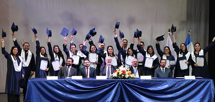 UNEATLANTICO celebra la entrega de títulos a estudiantes de El Salvador becados por FUNIBER