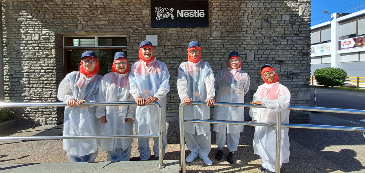 Los alumnos de los grados en CTA e IIAA realizan una visita a las instalaciones de Nestlé junto al docente Javier Gómez