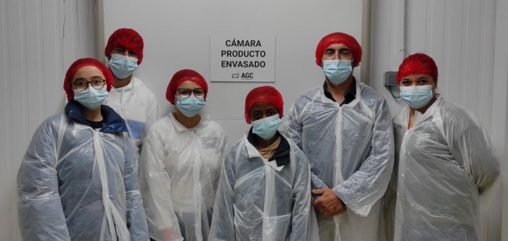 Alumnos de los grados en CTA e IIAA realizan una visita a las instalaciones de AgroCantabria junto al docente Javier Gómez