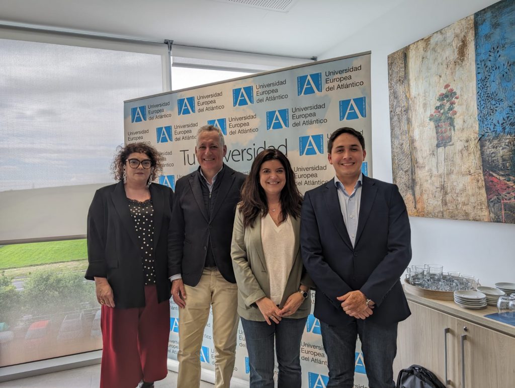 Olga Agüero, Diego Lainz, Mónica Gracia y Luis Prado. Jueces y árbitro de la final de la Liga