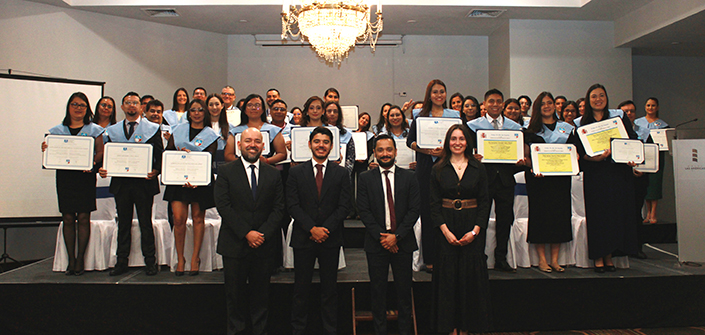 UNEATLANTICO celebra la entrega de títulos a estudiantes de Guatemala becados por FUNIBER