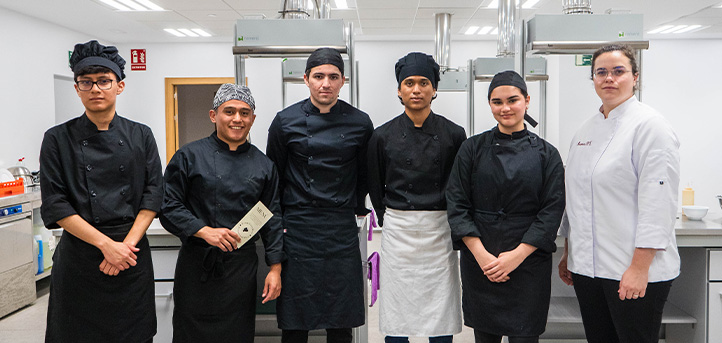 Los alumnos del grado en Gastronomía presentan un menú en el marco de la asignatura «Técnicas Culinarias II»