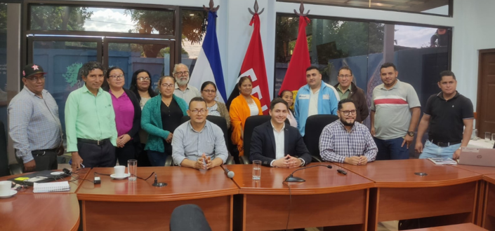 Luis Prado, docente de UNEATLANTICO, ofrece la charla «El debate y la oratoria como herramienta en el aula» en el Ministerio de Educación de Nicaragua