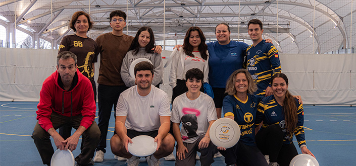 UNEATLANTICO organiza el taller de Ultimate Frisbee junto a Corocotta Ultimate Cantabria en las instalaciones deportivas de la Universidad