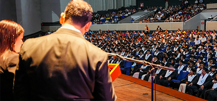 UNEATLANTICO celebra en Ecuador un acto de graduación para alumnos becados