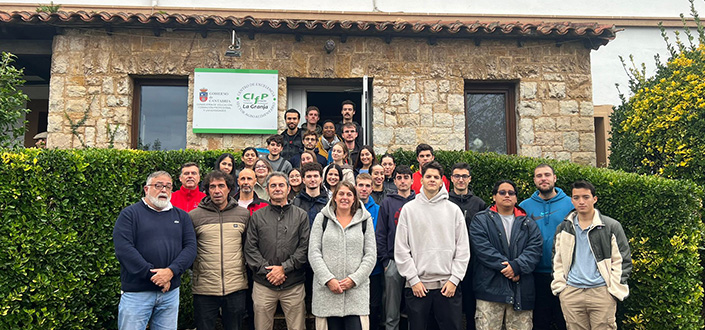 Estudiantes de las facultades de Ciencias de la Salud y de la Escuela Politécnica Superior asisten al CIFP La Granja