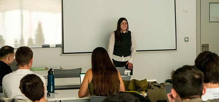 Alba Tapia Vélez, especialista en audición y lenguaje, imparte una charla a alumnos del Máster Universitario en Formación del Profesorado de UNEATLANTICO