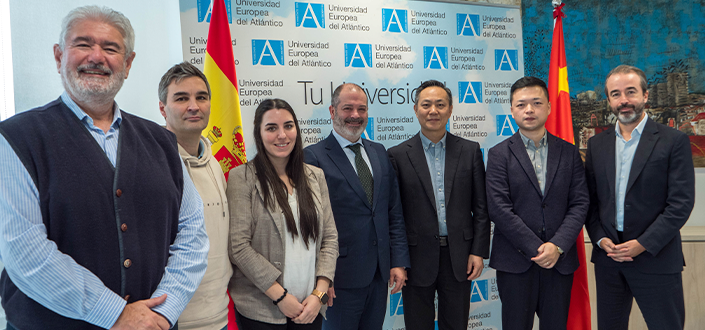 El decano de del Instituto de Lenguas Extranjeras de la Universidad Normal Central de China (CCNU) visita la Universidad Europea del Atlántico