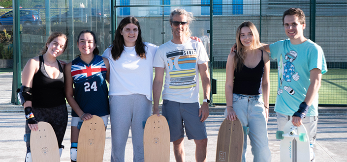 El Servicio de Actividad Física y del Deporte lleva a cabo un taller de Surf Skate junto a Obsessiona2