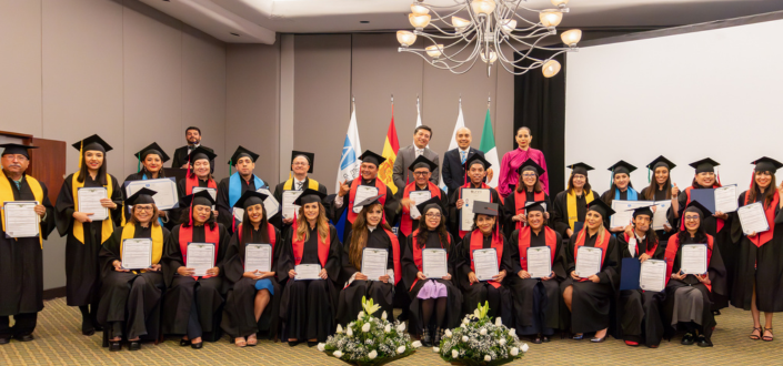 UNEATLANTICO reconoce a sus estudiantes becados en una ceremonia de entrega de diplomas celebrada en México