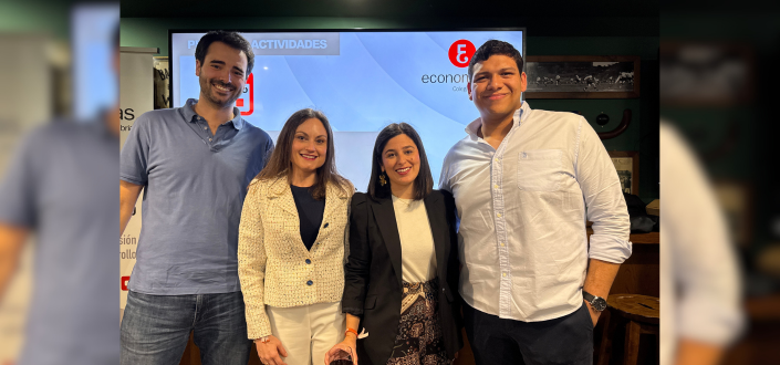 Marcelo Solís, delegado de la Facultad de Ciencias Sociales y Humanidades de UNEATLANTICO participa en el II Encuentro de Jóvenes Economistas de Cantabria