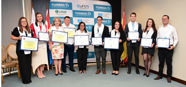 UNEATLANTICO realiza su primera entrega de títulos en Paraguay