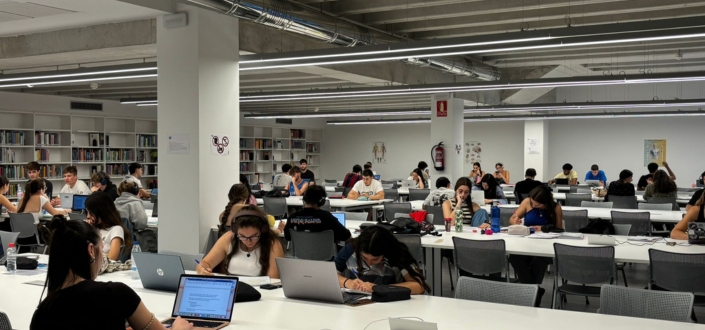 Arranca la temporada de exámenes finales en UNEATLANTICO habilitando la biblioteca y las salas de estudio para la disposición de todos los estudiantes