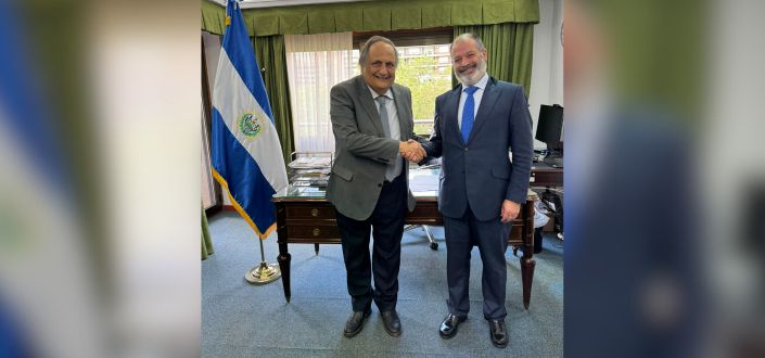 El rector de UNEATLANTICO, Rubén Calderón, visita la embajada de El Salvador en España