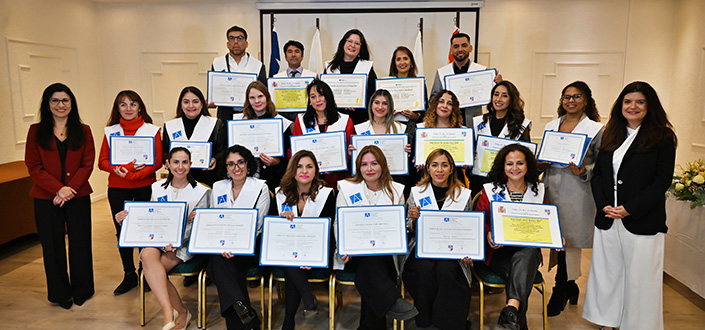 UNEATLANTICO reconoce en un ceremonia a los becados por FUNIBER en Chile