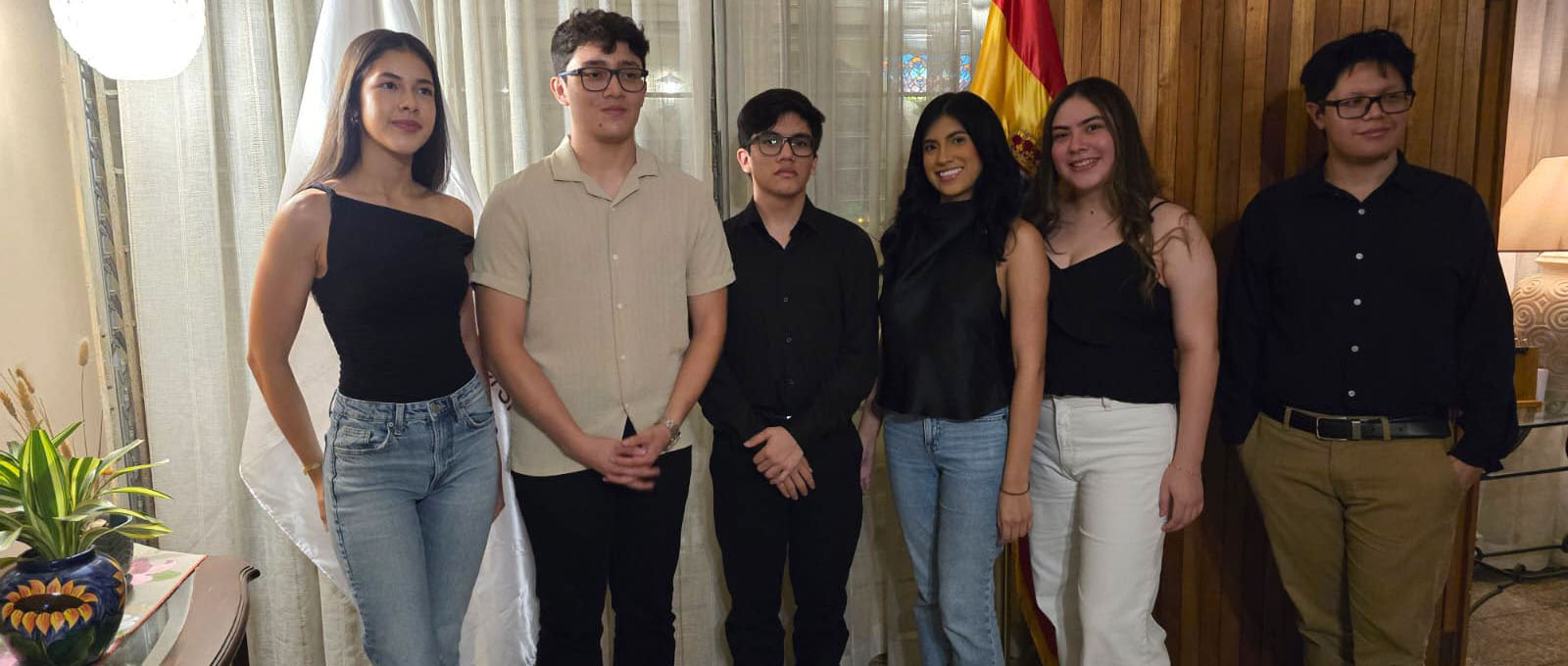 UNEATLANTICO y FUNIBER celebran una cena de despedida a estudiantes salvadoreños próximos a viajar a Santander